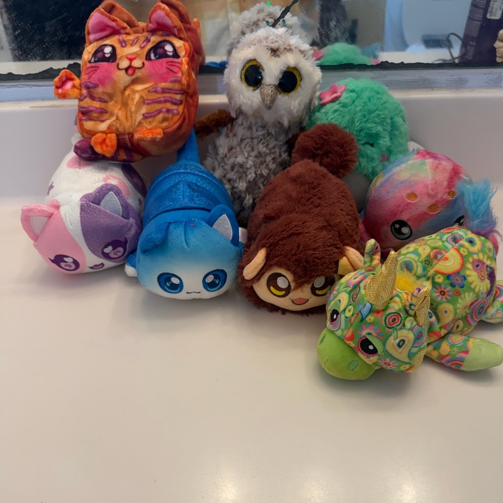 Bundle of 8 plushies